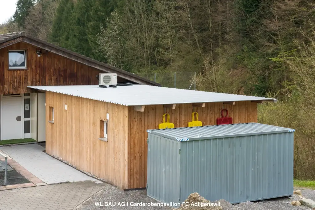 Garderobencontainer-Aussenansicht-FC-Adligenswil
