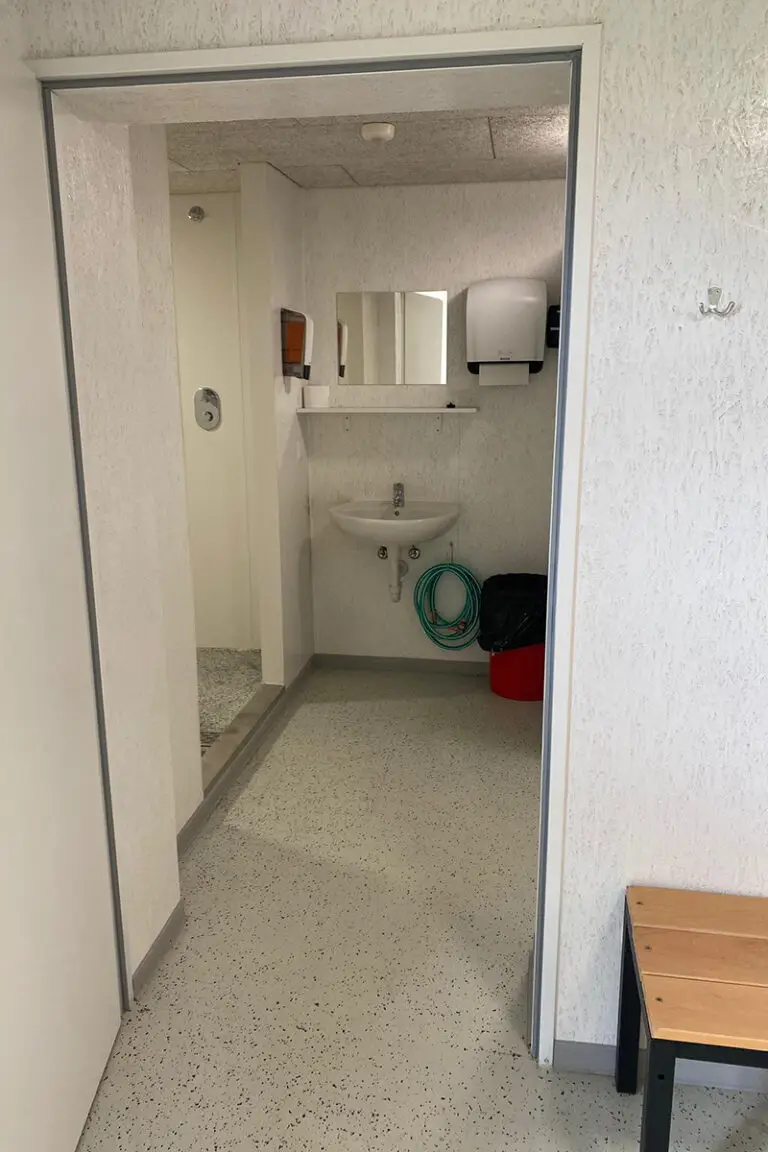 Garderobe FC Emmen_5